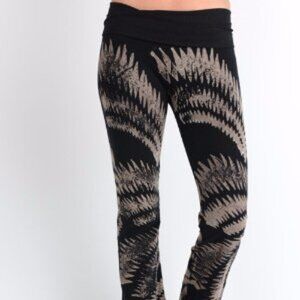 T Party black yoga pants zigzag design